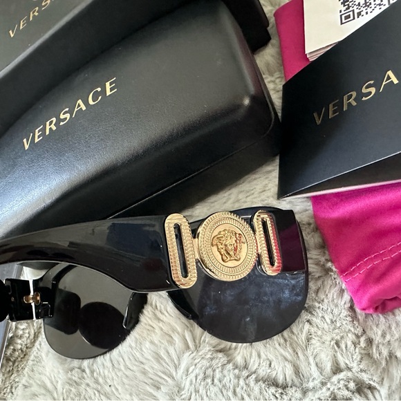 Versace Sunglasses Like New - Picture 6 of 8